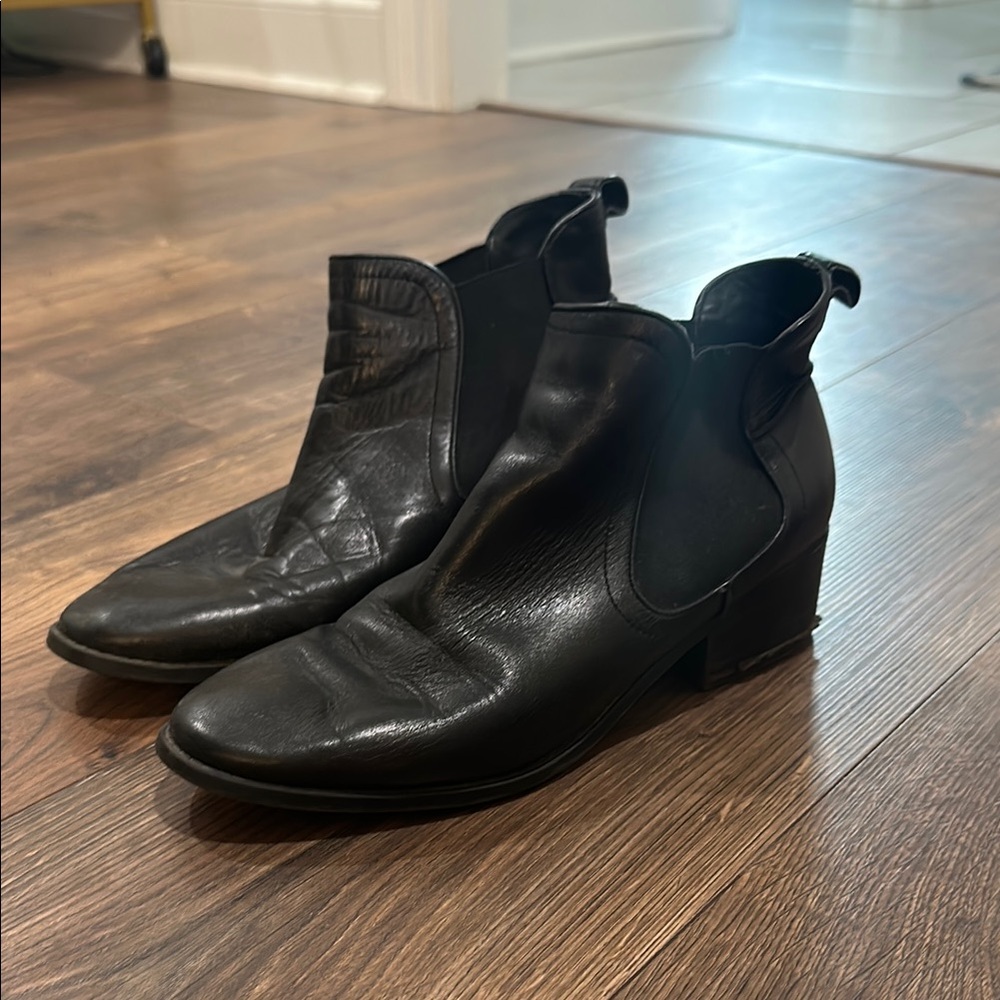 Steve Madden Black Leather Chelsea Ankle Boots